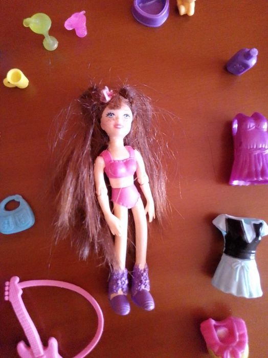 1 Polly Pocket e 18 acessorios