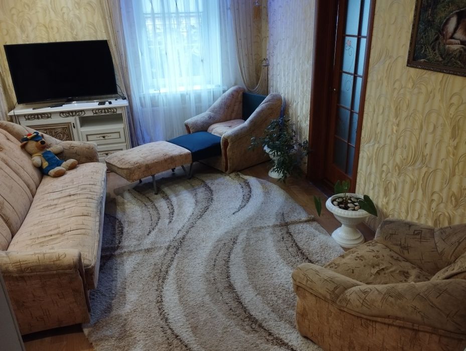 Розкладний диван і два крісла-ліжка.   Місто Умань