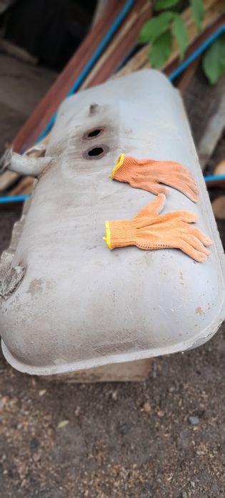 Бензобак большой.