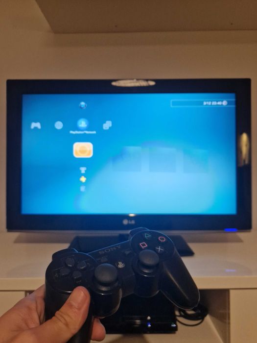 PS3 Slim 320GB C/ Comando e FIFA 13 - 50€