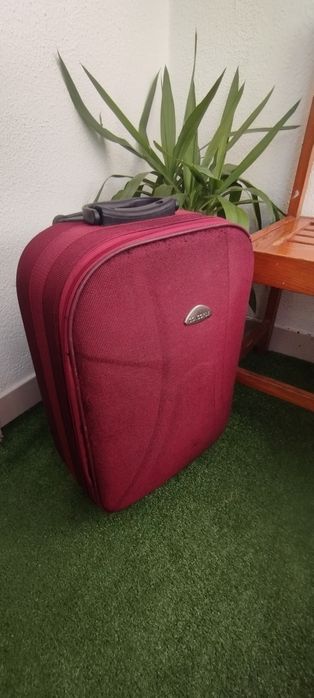 Mala de Viagem / Cabine Vermelha com Rodas (Trolley)