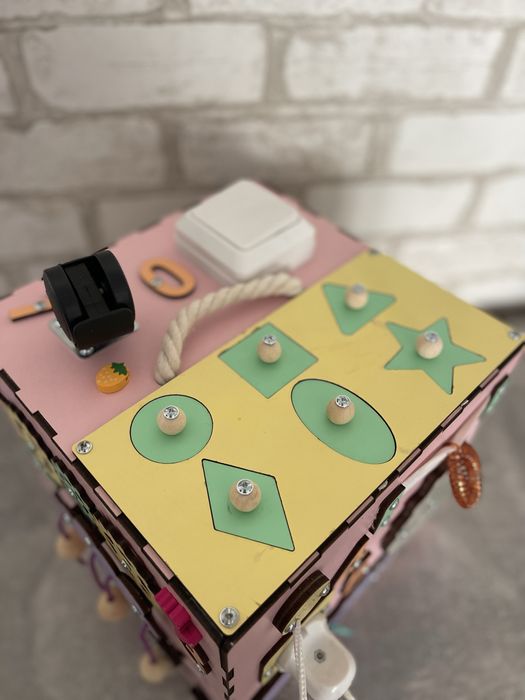 Бізікуб для малечі