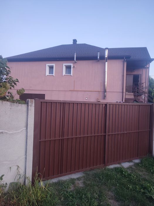 Продаж будинку 196 кв.м. (25 соток, гараж)