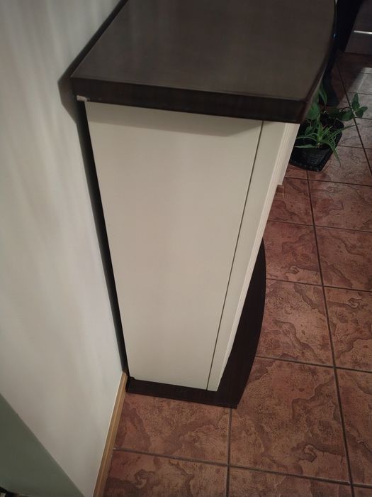 Kominek elektryczny z funkcją grzania