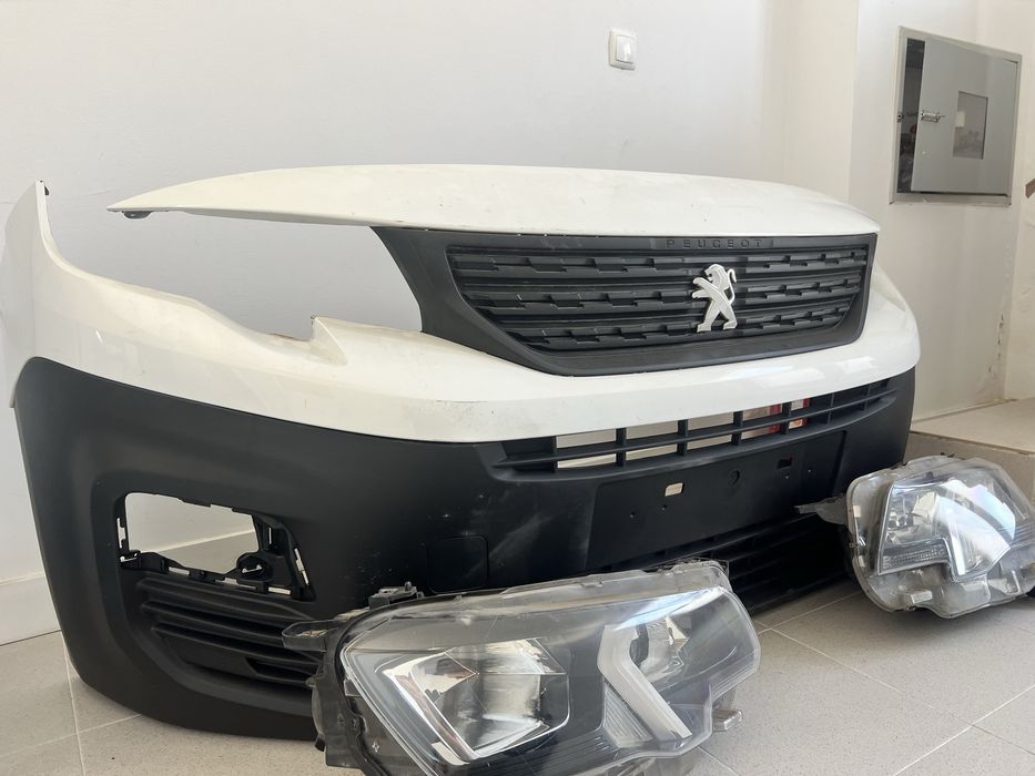 Material da frente Peugeot partner de 2019 a 2024.