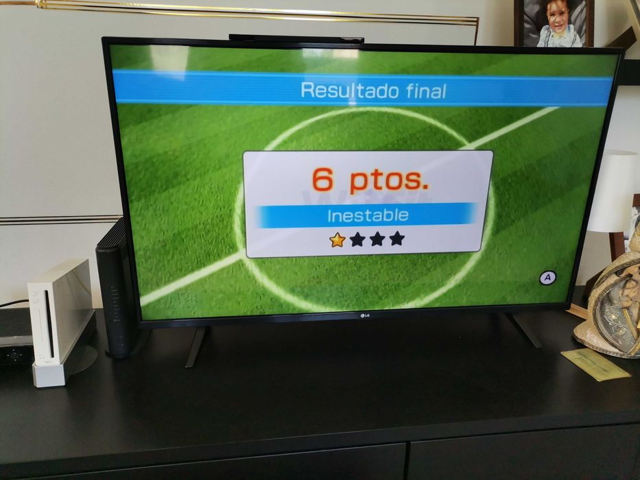 Vendo Nintendo Wii + balança + jogo Wii Fit