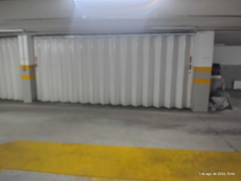 Garagem Fechada 37 m² – 2 Carros com Saída Independente – Vermoim Maia