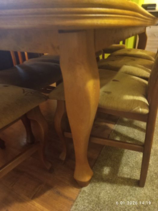 Stół w okleinie dębowy+8 krzesła komplet