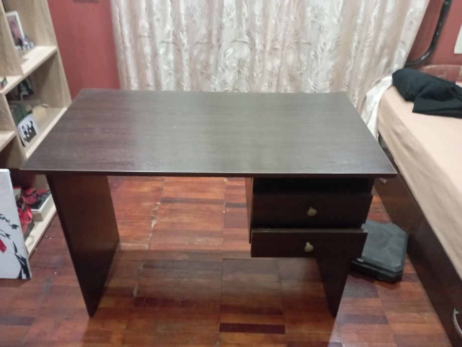 Сліл письмовий з шухлядками