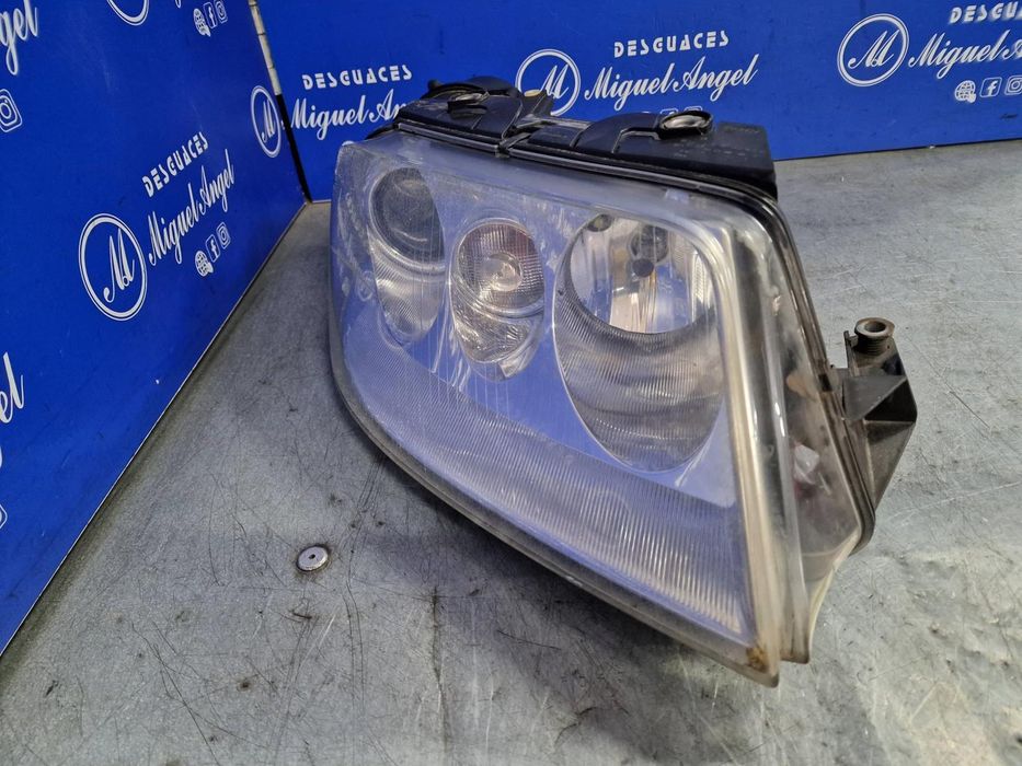Farol Direito Volkswagen Passat Berlina 3B3