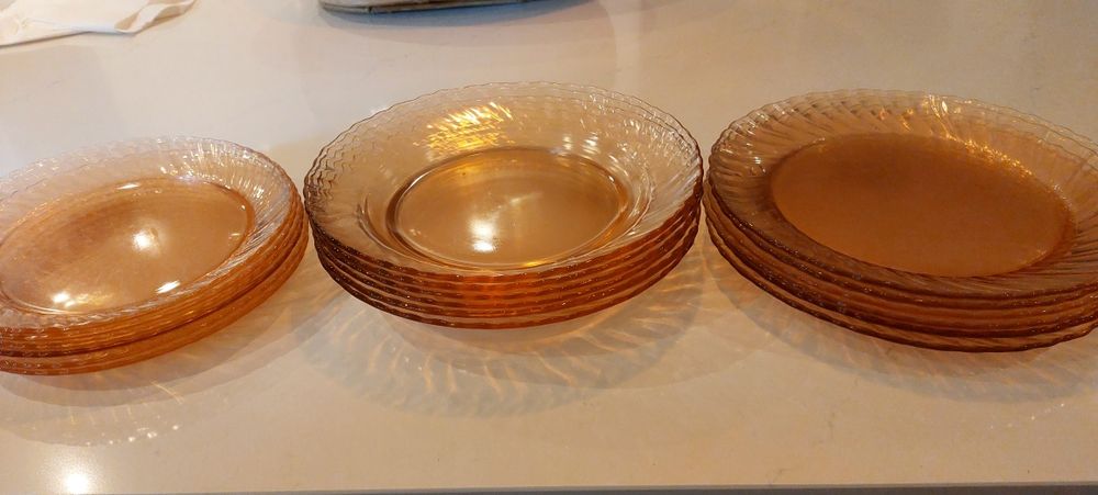 Conjunto de pratos vidro rosa