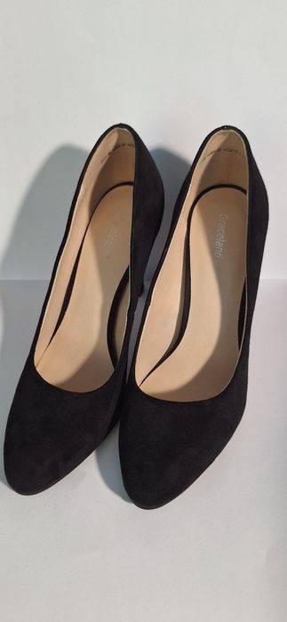 Czarne buty na obcasie