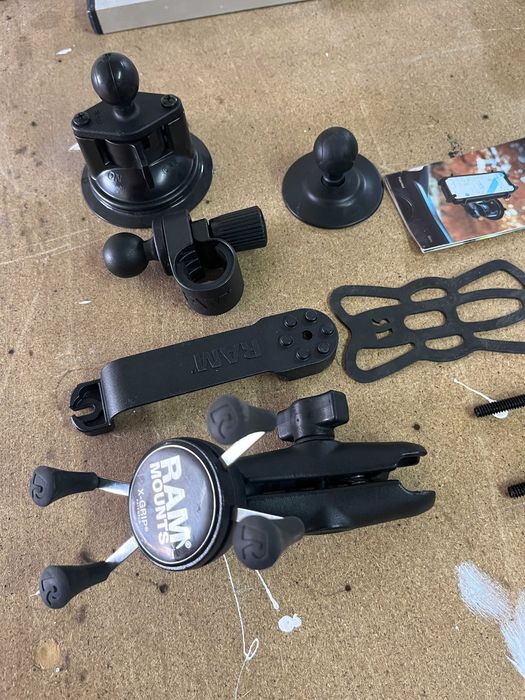 Kit Suporte Telemóvel RAM Mounts X-Grip + Multi-Bases (Ventosa, Guiador, Mota)