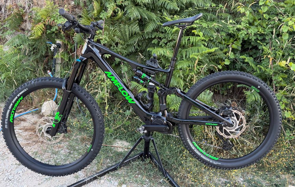 Bicicleta BTT eléctrica Amflow PX Carbono motor Avinox M2S 150 Nm
