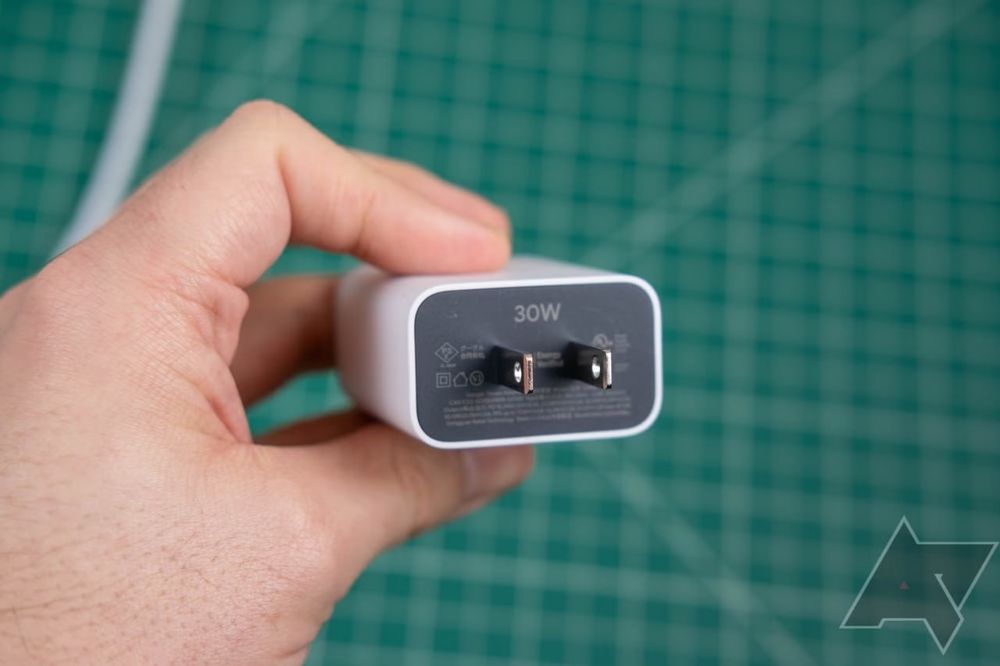 Бездротова зарядка Google Pixel Stand 2