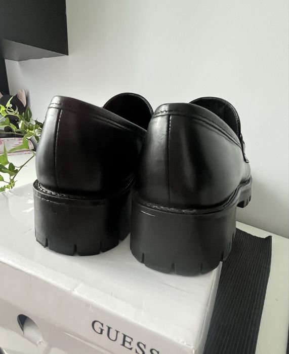 GUESS Ilary mokasyny loafersy skóra naturalna  r.37