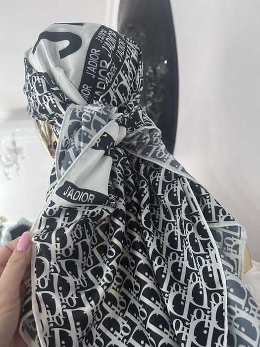 Chista Dior piekny  model na glowe i nie tylko