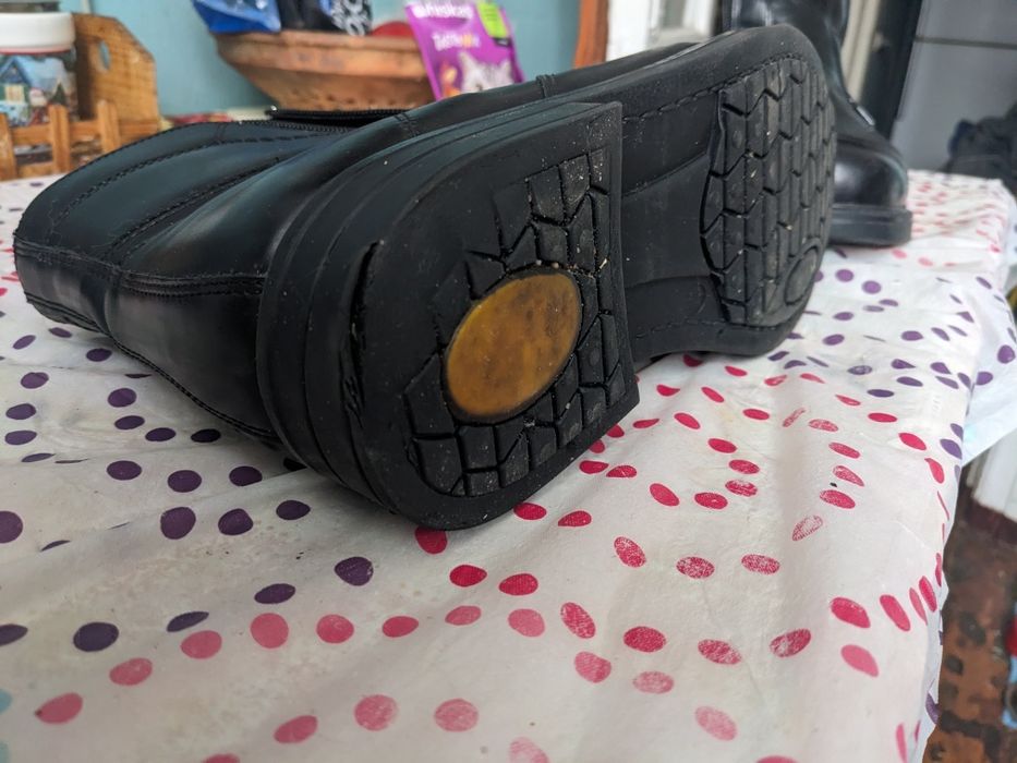 Продам ботинки отличные