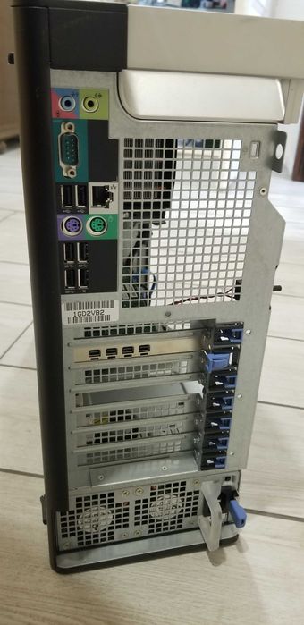 Dell Precision T5810 /E5-1620 V3  1/DDR-4-4Gb/nvs510/