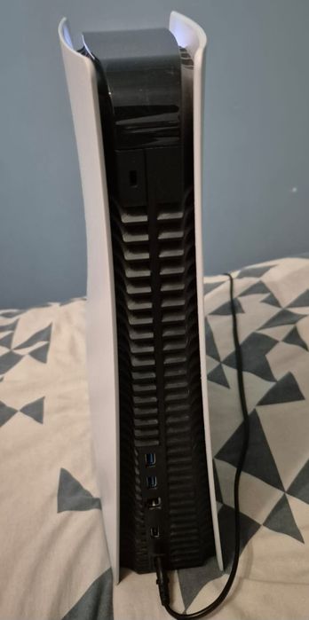 PS5 + 2 kontrolery