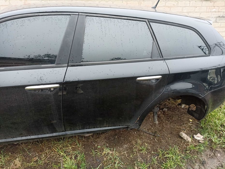 Продам двери Alfa romeo 159