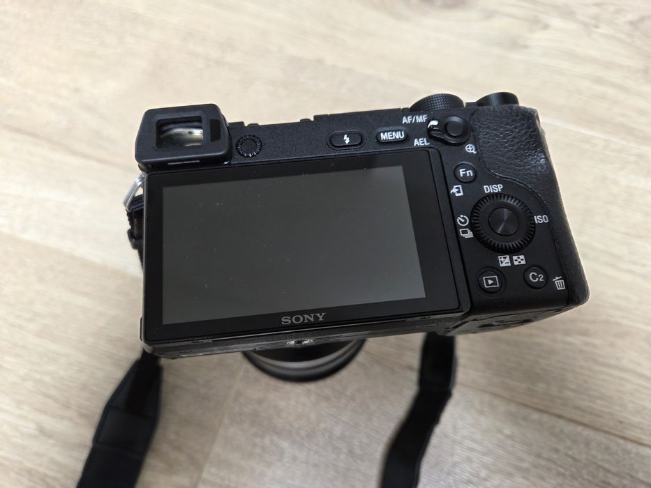 Sony a6300 +  Obiektyw SONY E 18-105 mm f/4 G OSS (SELP18105G.AE)