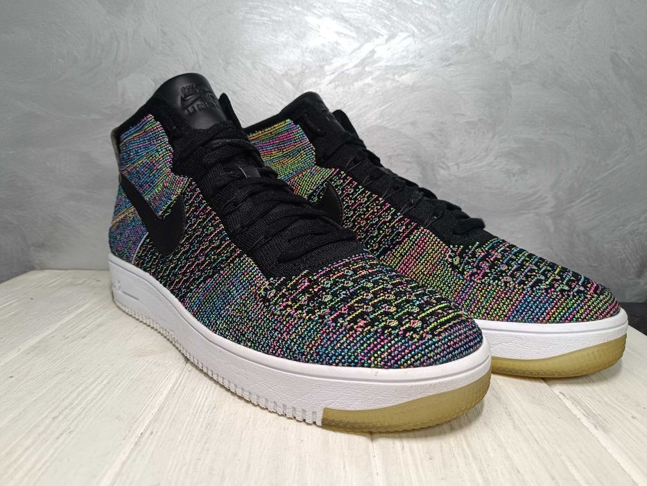- Nike Air Force 1 Ultra Flyknit Mid