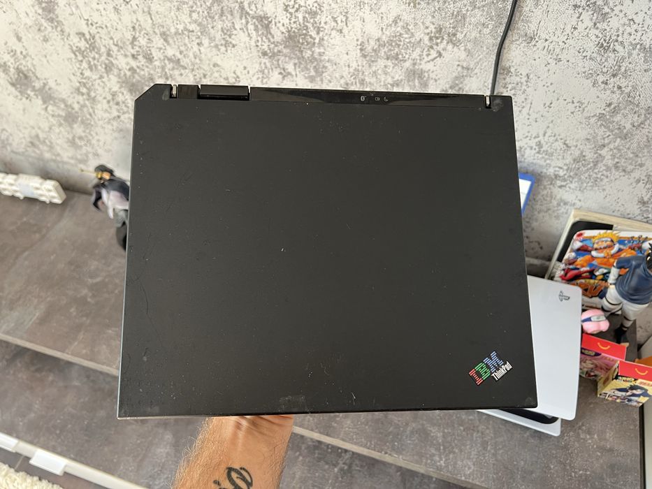 IBM ThinkPad T30 / Pentium 4-M 1.6 GHz / Windows XP / 30GB / RAM 512 MB