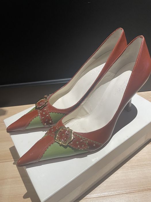 Szpilki z ozdobnym paseczkiem