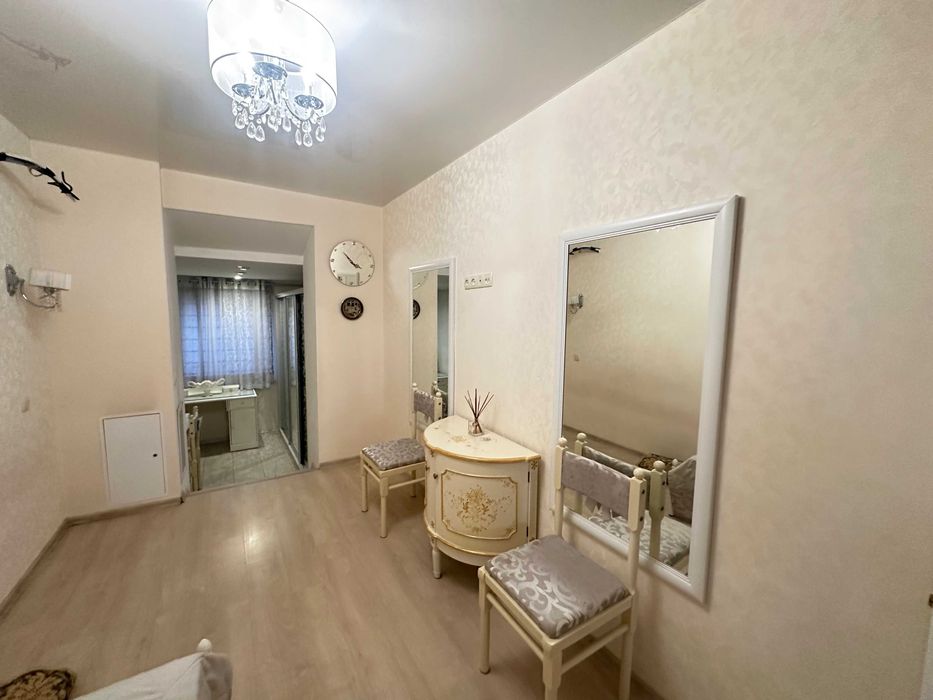 Продам 3-кім. квартиру вул. Марка Безручка 25 / метро Берестейська/