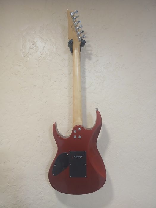 Електрогітара devisew LG-5
Форма -  superstarat 
бридж -  floyd rose