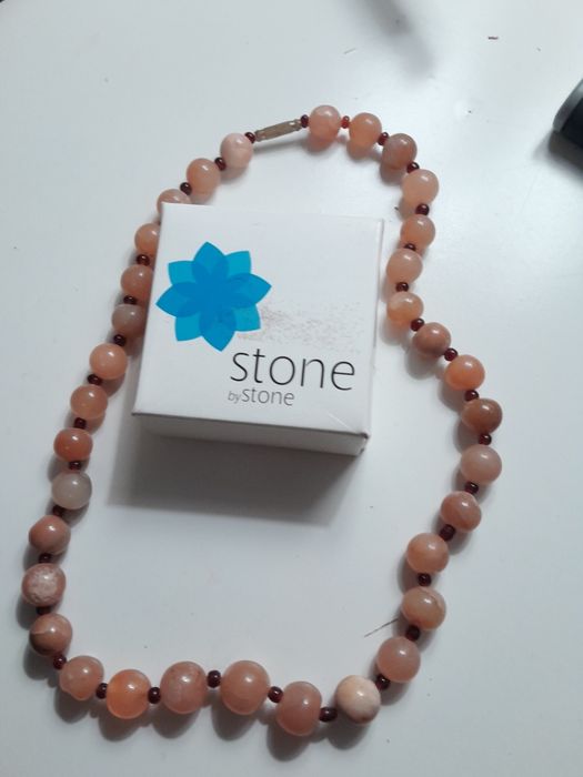 Colar de contas de pedras da lua pêssego- Stone by stone