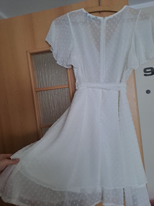 Piękna biała sukienka