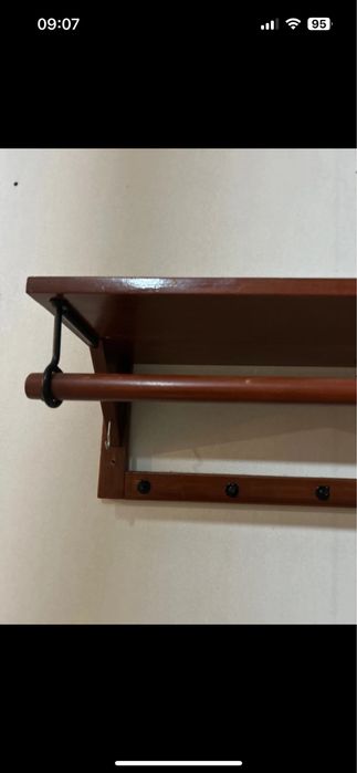 Prateleira com cabide em madeira