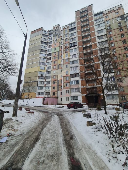 Оренда 3 кім біля метро Житомирська  вул Ореста Васкула 49