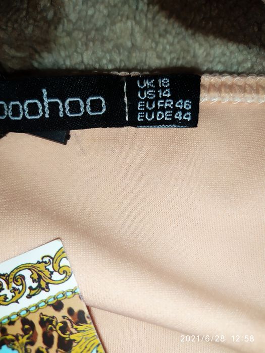 Фирменное платье миди boohoo