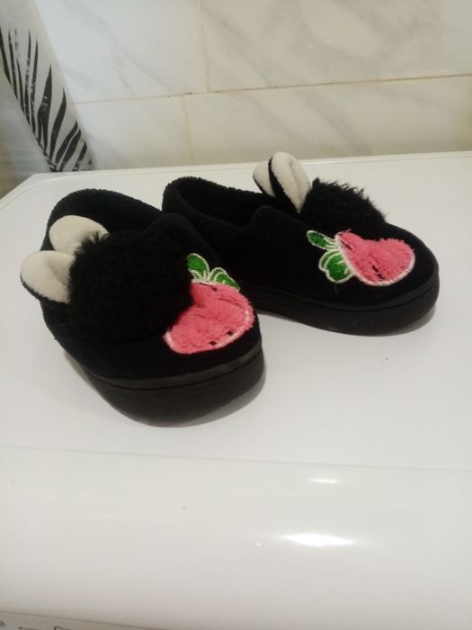 Тапочки дитячі...