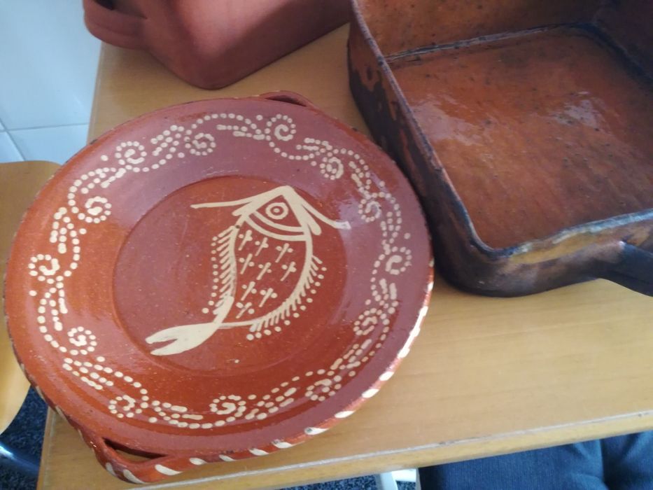 Lote de 7 peças de loiça em barro vidrado (ou separadamente)