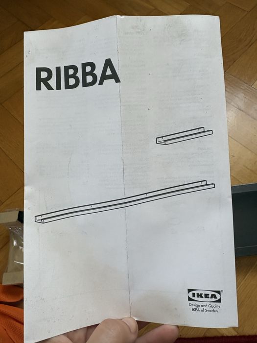 Półeczka korytko półka Ribba Ikea czarna na zdjęcia, bibeloty