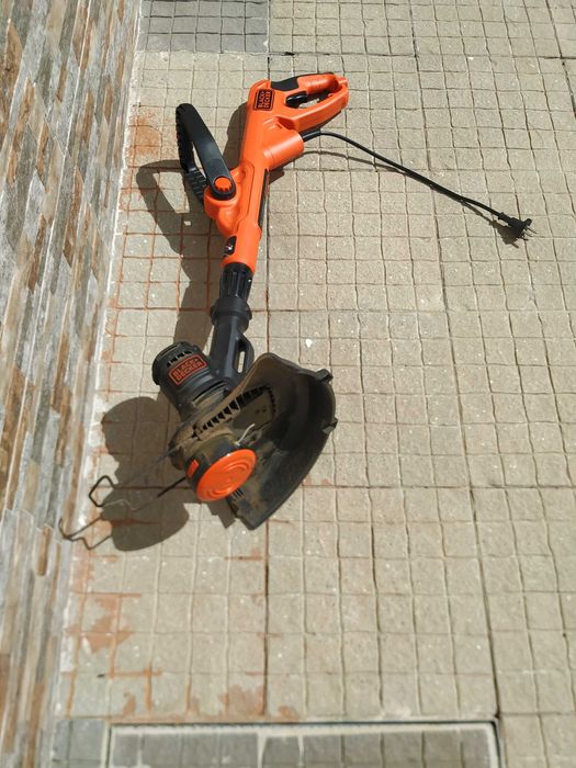 Aparador de relva Black & Decker