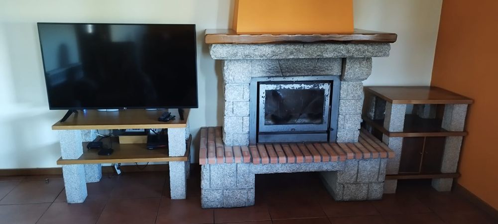 Lareira em granito com móveis em granito