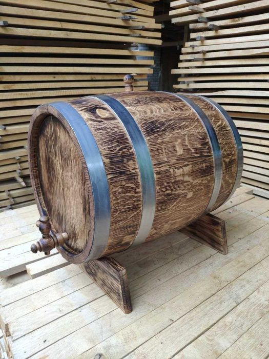 Дубовая бочка діжка дубова  для напоїв алкоголю віскі коняку вина