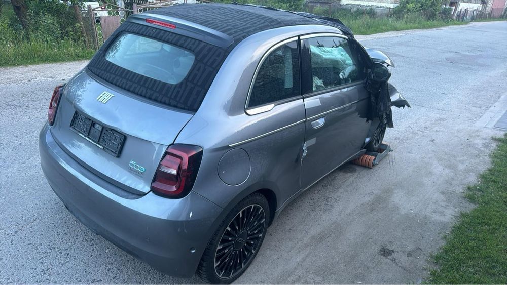 фіат 500 електро 2022р  в наявності кришка багажника