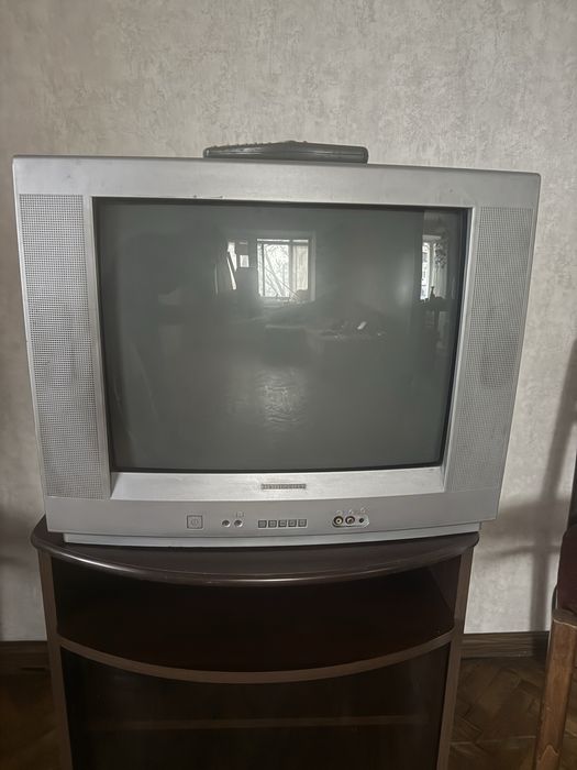 Продам телевізор Horizont тумба у подарунок