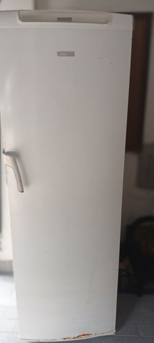 Arca vertical Electrolux