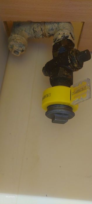 Elektryk, hydraulik.