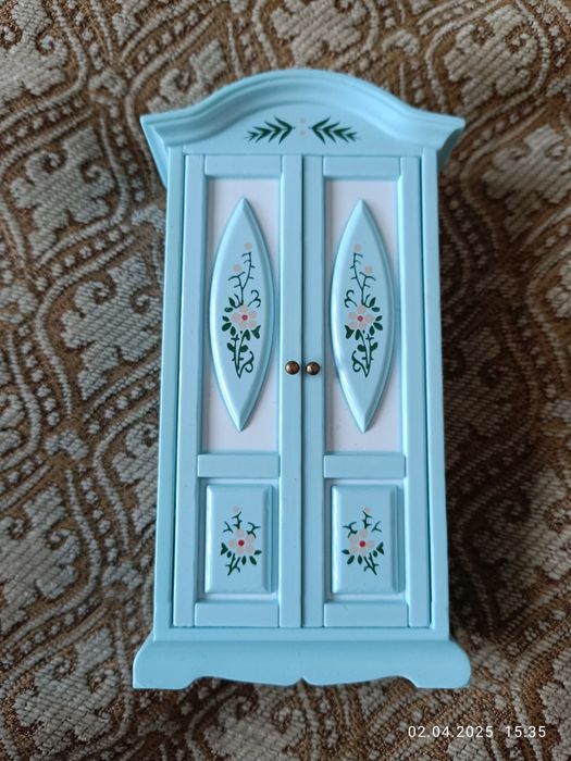 Гардеробна полиця шафа старовинні меблі масштаб 1/12 ляльковий