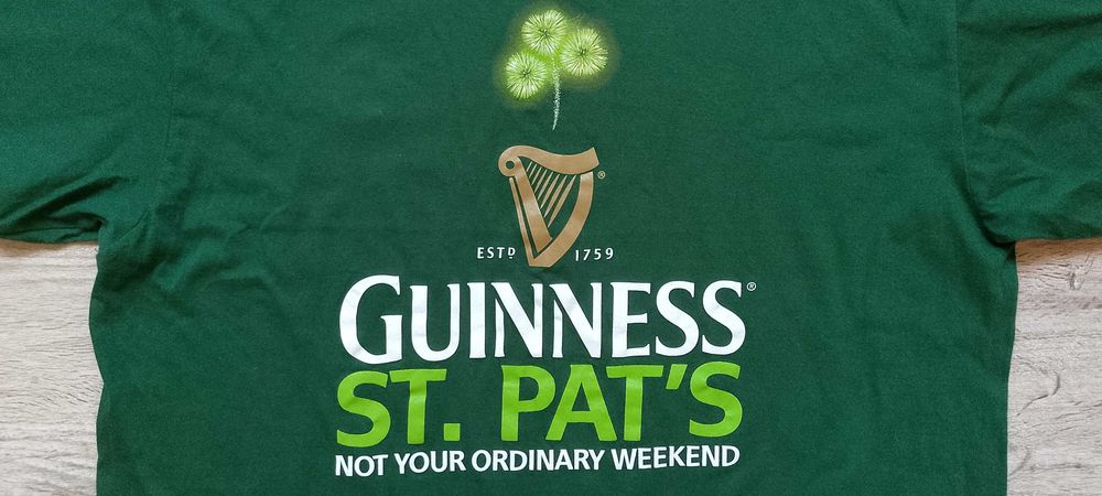 Футболка пивного бренду Guinness St. Pat's чоловіча зелена велике лого на спині розмір L