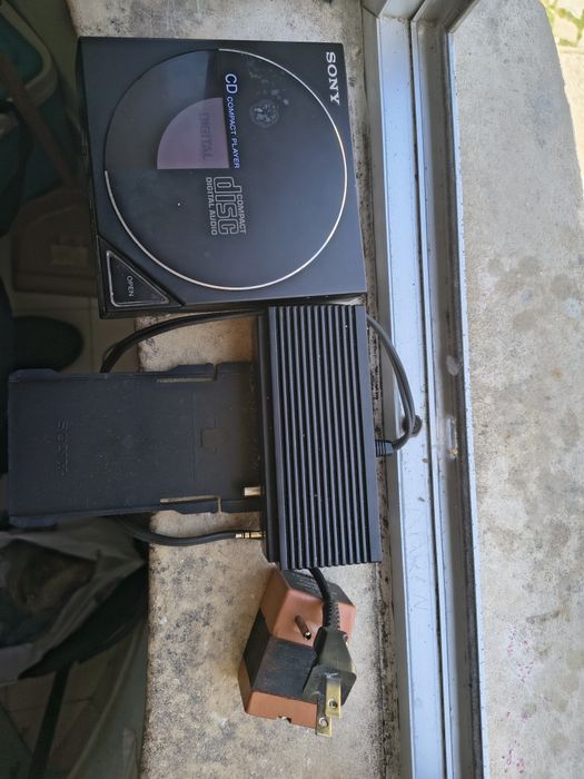 Sony Discman D-50 o primeiro leitor deDs do mundo
