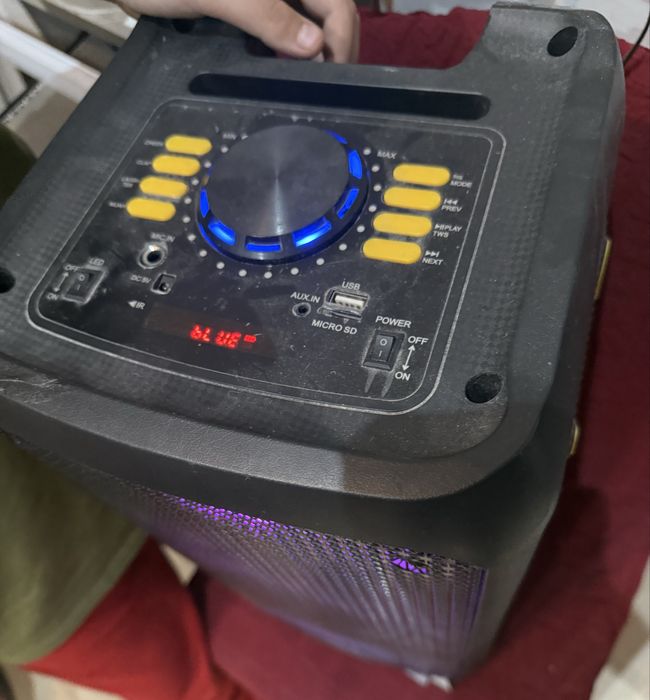 Продам музыкальную портативную колонку Bluetooth